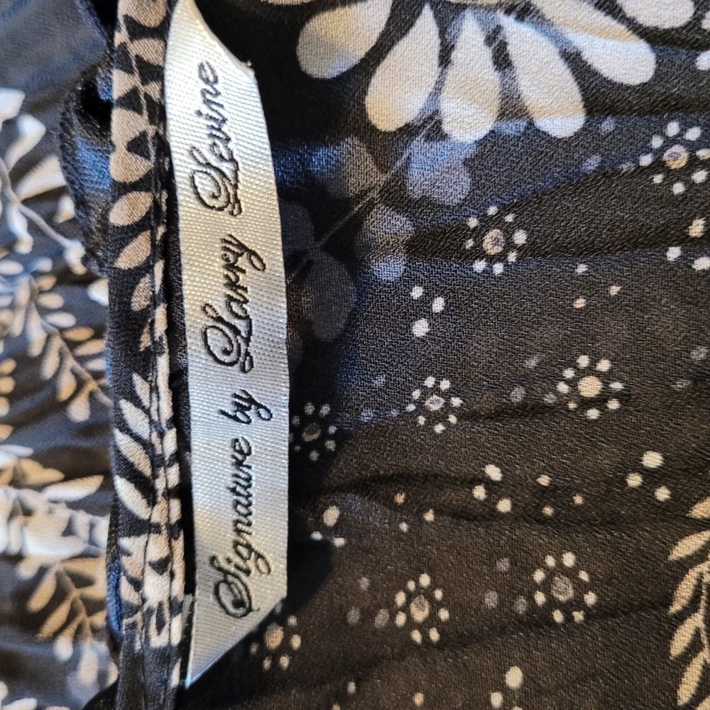 🍂 Signature by Larry Levine Semi-Sheer Blouse - Picture 7 of 9